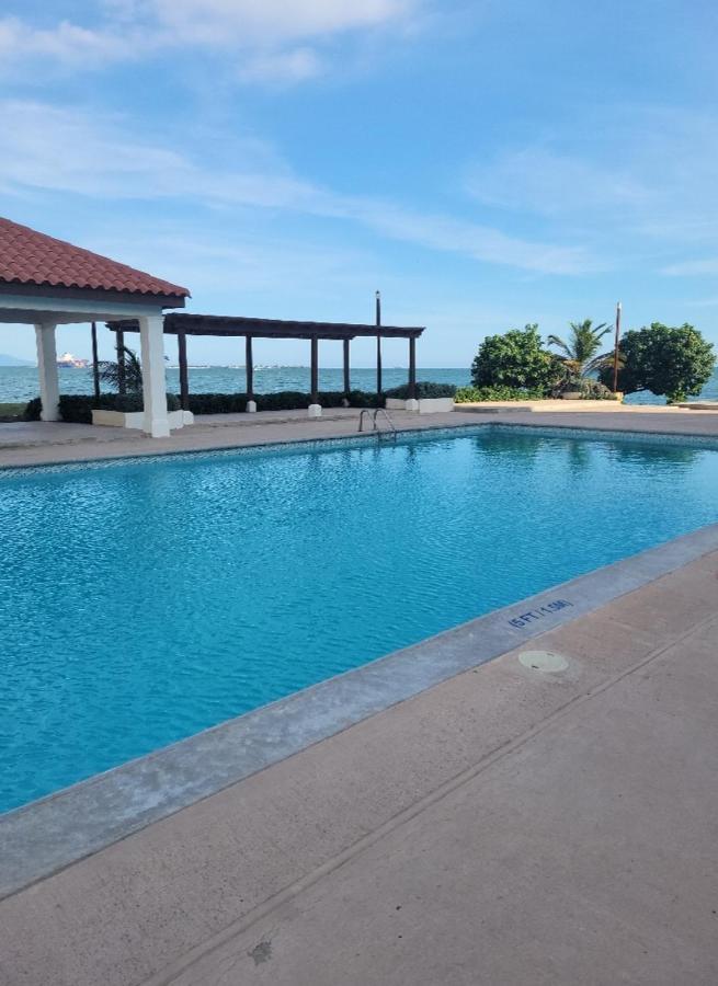 Impeccable 2-Br Apartment-Ornella Villa At Bayfront Villa ポートモア エクステリア 写真